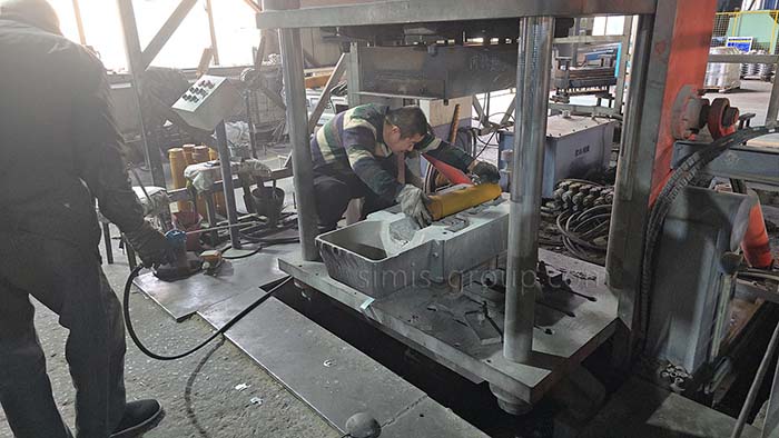 Place The Mold - Permanent Mold Casting